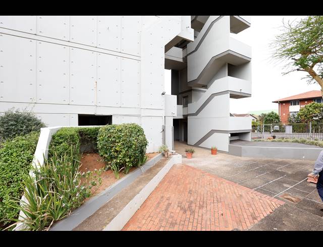 3 BEDROOM APARTMENT FOR SALE IN ESSENWOOD